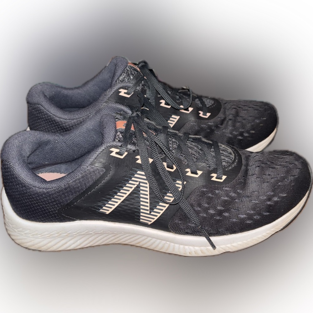 New Balance Women’s Running Shoe Size 8 WDRFT LK1 Gray & Peach